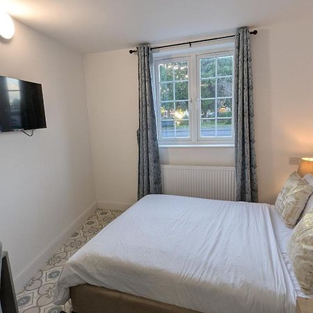 Annexe Studio Own Entrance And Parking Ruislip Exterior foto